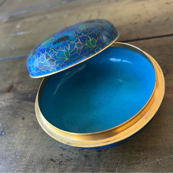 Rare Vintage Chinese Cloisonné Stash Trinket Box – Blue & Green Floral – 4” x 2” - Picture 11 of 13